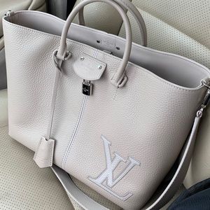 (TRADED) Authentic Louis Vuitton Pernelle in Galet